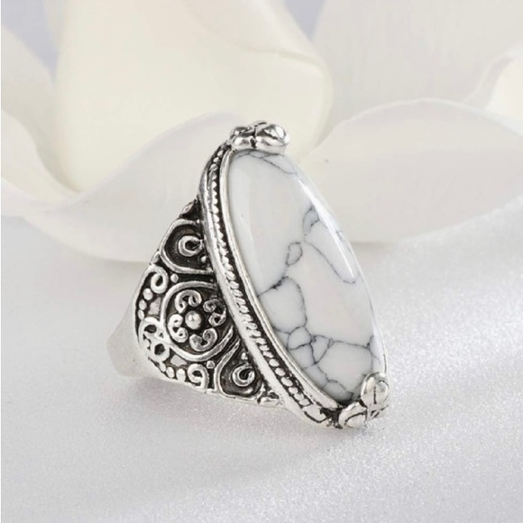 White Turquoise Handmade Indian Ring - Picture 4 of 9